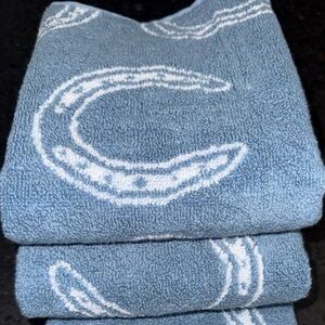 NEW WRANGLER HAND TOWEL
REVERSIBLE BLUE WHITE
HORSESHOE PRINT 16x26 PER TOWEL
